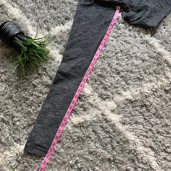 Lululemon align 28in size 2 dark grey chevron - Picture 5 of 5